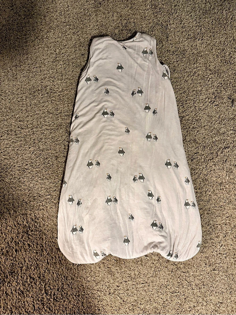 gunamuna Sleep Bag 1.0 TOG Baby 3-9M gray and white penguin print.